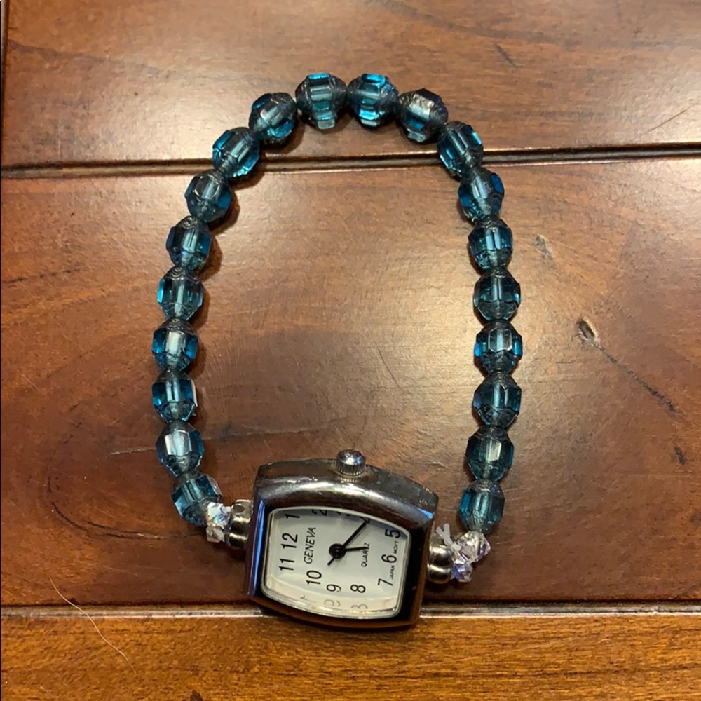Elastic watch with antique blue crystal beads